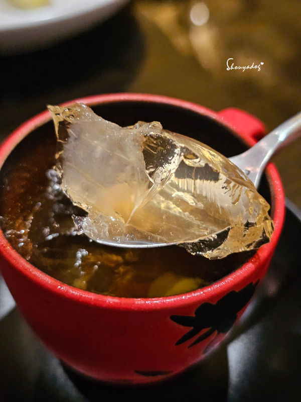 心月懷石套餐甜點-精緻梅酒凍搭配大大塊蘆薈果肉消暑結尾-挖起一口