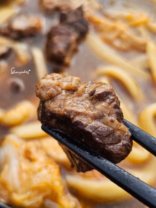 懶人晚餐首選，一碗療癒的椒麻豬肉麵食記-肉特寫
