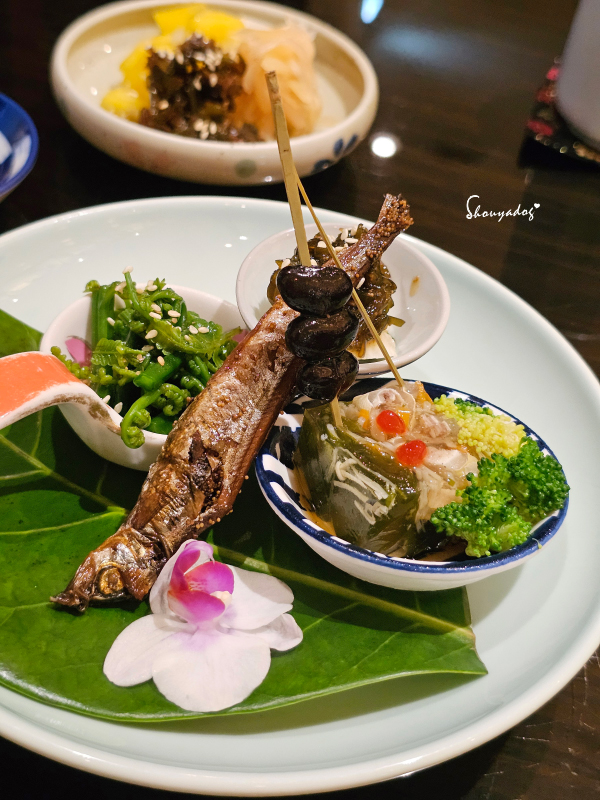 台北懷石料理前菜-心月懷石自製小菜、水晶蔬菜凍佐鮭魚卵與柳葉魚甘露煮
