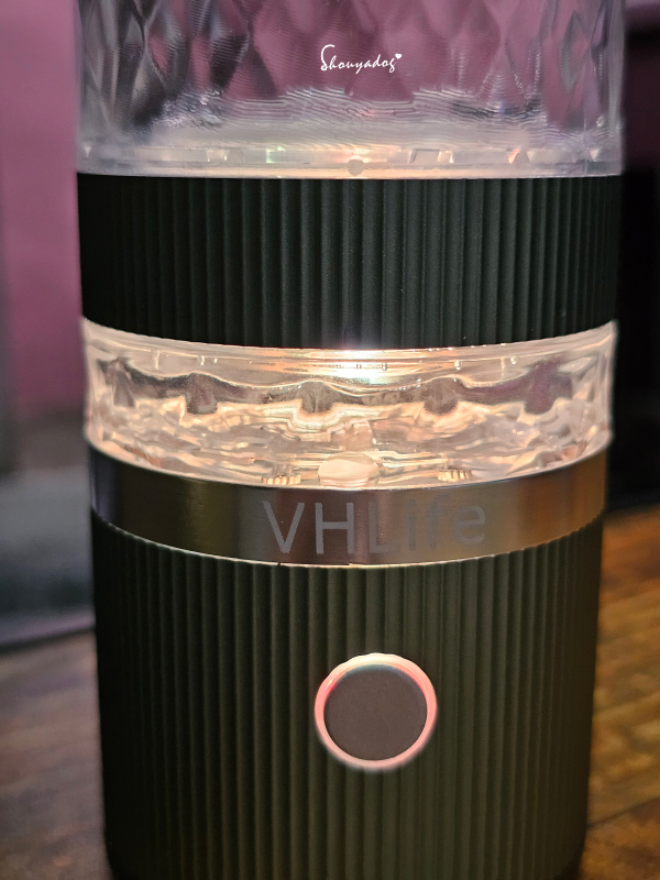 氫水杯推薦|VHLife氫自在低頻諧振氫能量杯:首創獨立製氫艙超好清洗,0-100℃的飲品都可以變身富氫飲料 - 第10張圖 辦公室治癒小物推薦-VHLife氫自在低頻諧振氫能量杯-使用中