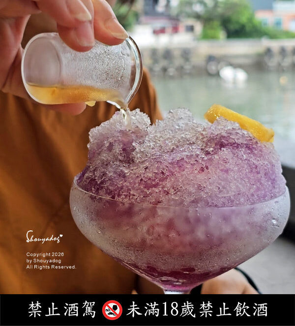 淡水老街美食|朝日夫婦沖繩風日式刨冰:滬尾漁港畔的微醺淡水霞光與藍莓優格,冰晶與淋醬合而為一的琴瑟和鳴✨ - 第27張圖 淡水一日遊-與媽媽在朝日夫婦吃微醺刨冰的母女溫馨約會日常