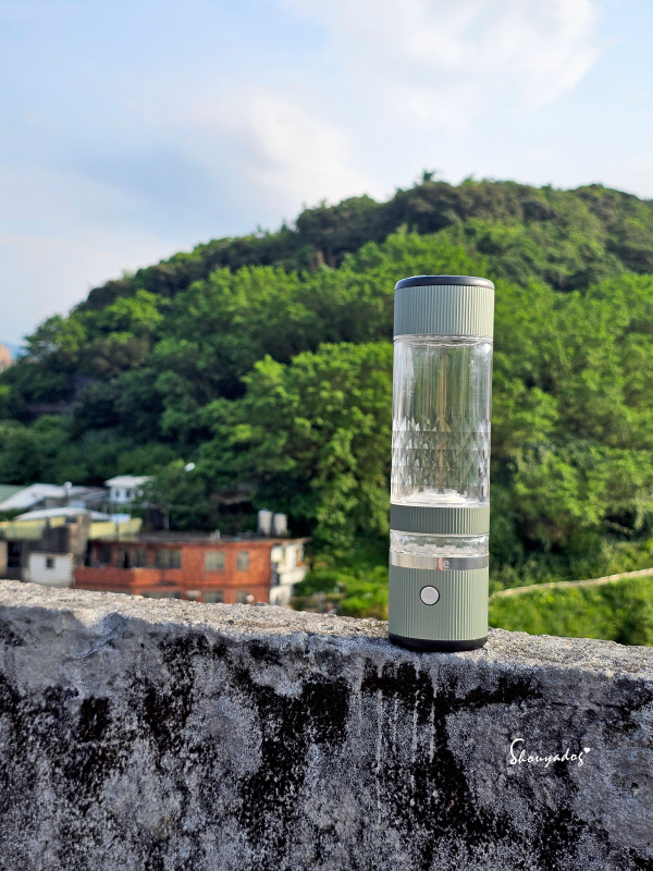 氫水杯推薦|VHLife氫自在低頻諧振氫能量杯:首創獨立製氫艙超好清洗,0-100℃的飲品都可以變身富氫飲料 - 第5張圖 告別電解片卡垢發臭的煩惱:業界首創獨立製氫艙與歐美 Tritan 安全母嬰材質
