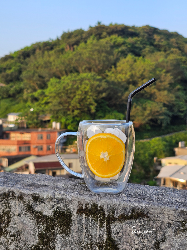 夏日水果酒調酒材料-台東花蓮在地時令水果無籽多汁臍橙切片紋理特寫