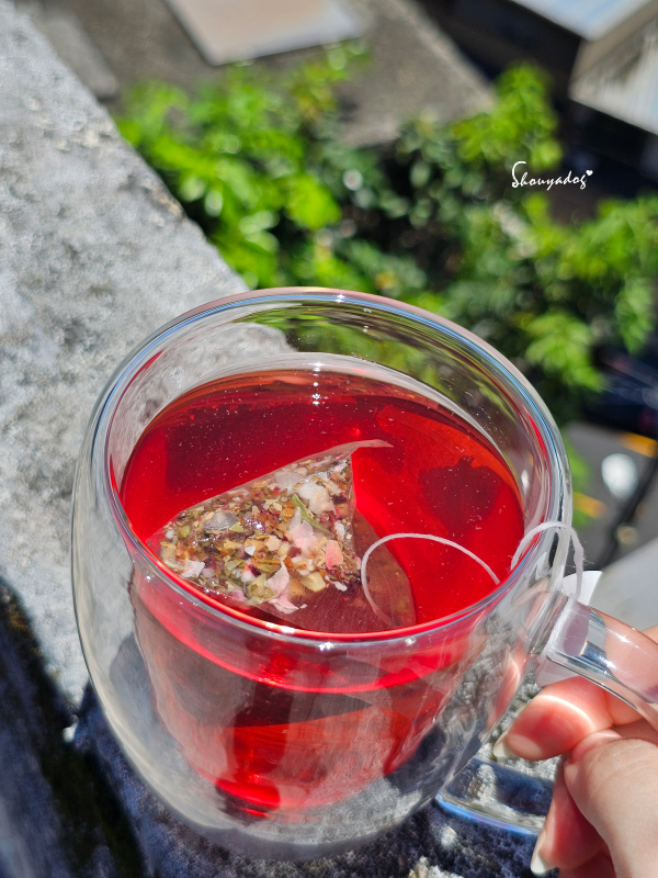 阿華師茶包評價-玫瑰白桃乾果茶三角茶包無糖草本成分與膳食纖維特寫
