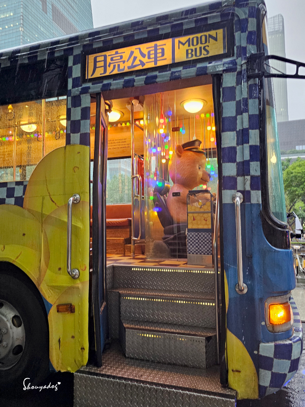 幾米月亮公車開箱-公車門口