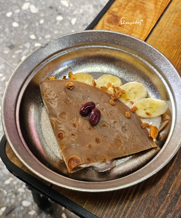 水手牌粉漿蛋餅粉-星球表面的童話感Pancake-希臘優格與香蕉可麗餅風擺盤