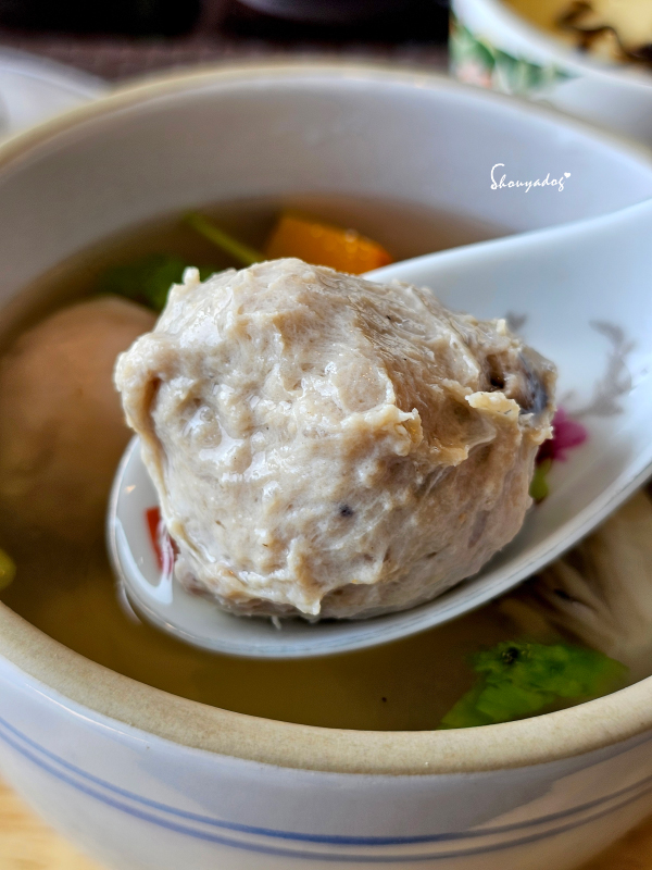 基隆景觀餐廳|正濱漁港彩色屋海景搖滾區 🌊 母湯 Mom’s Soup:老宅私廚漁村媽媽料理 - 第17張圖 基隆景觀餐廳推薦-母湯MomsSoup-丸子湯-香菇丸