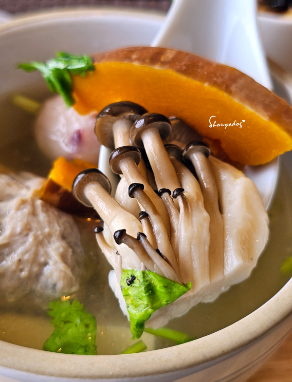 基隆景觀餐廳|正濱漁港彩色屋海景搖滾區 🌊 母湯 Mom’s Soup:老宅私廚漁村媽媽料理 - 第18張圖 基隆景觀餐廳推薦-母湯MomsSoup-丸子湯-鴻喜菇