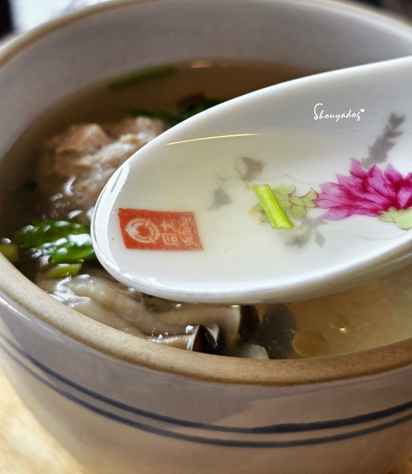 基隆景觀餐廳|正濱漁港彩色屋海景搖滾區 🌊 母湯 Mom’s Soup:老宅私廚漁村媽媽料理 - 第20張圖 基隆景觀餐廳推薦-母湯MomsSoup-丸子湯-清澈湯頭