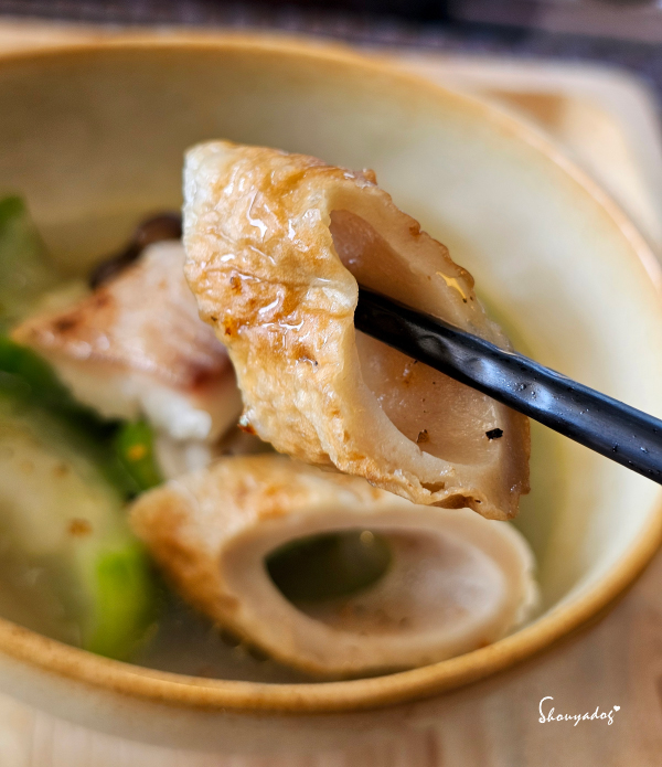 基隆景觀餐廳|正濱漁港彩色屋海景搖滾區 🌊 母湯 Mom’s Soup:老宅私廚漁村媽媽料理 - 第27張圖 基隆景觀餐廳推薦-母湯MomsSoup-綜合季節時蔬-夾起吉古拉