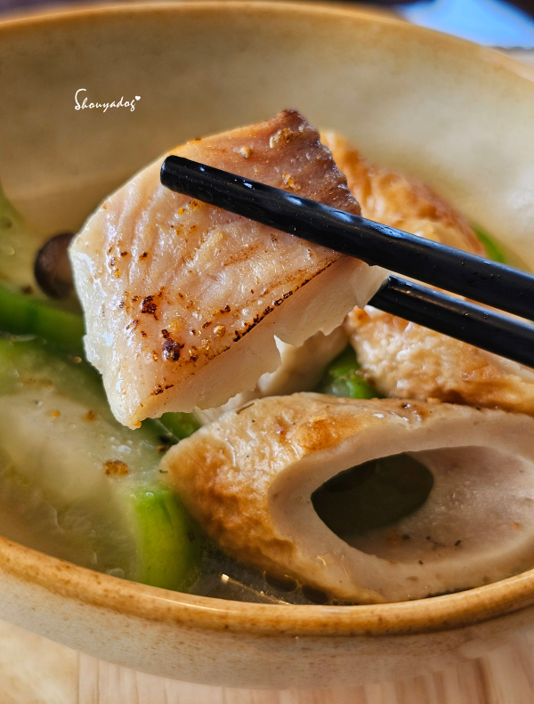 基隆景觀餐廳|正濱漁港彩色屋海景搖滾區 🌊 母湯 Mom’s Soup:老宅私廚漁村媽媽料理 - 第28張圖 基隆景觀餐廳推薦-母湯MomsSoup-綜合季節時蔬-魚肉塊