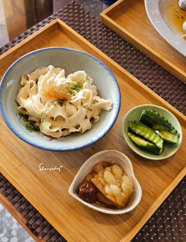 基隆景觀餐廳|正濱漁港彩色屋海景搖滾區 🌊 母湯 Mom’s Soup:老宅私廚漁村媽媽料理 - 第39張圖 基隆景觀餐廳推薦-母湯MomsSoup-黃金飛魚卵佐椒麻黑醋醬乾拌麵
