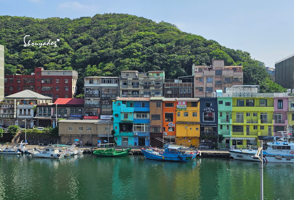 基隆景觀餐廳|正濱漁港彩色屋海景搖滾區 🌊 母湯 Mom’s Soup:老宅私廚漁村媽媽料理 - 第56張圖 基隆景觀餐廳推薦-母湯MomsSoup-正濱漁港彩色屋海景-近拍船